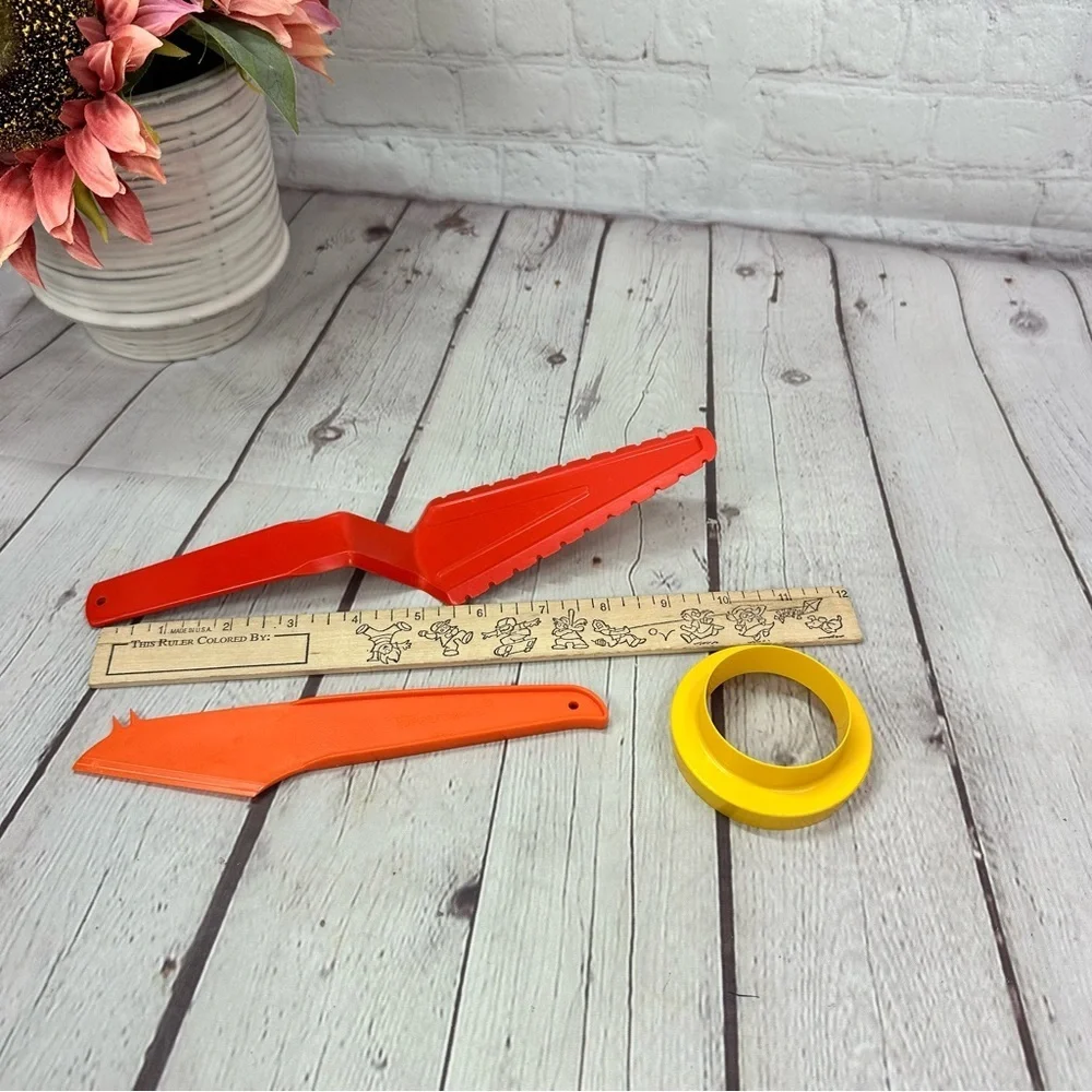 vtg tupperware kitchen utensils gadgets cut n serve biscuit cutter hosting